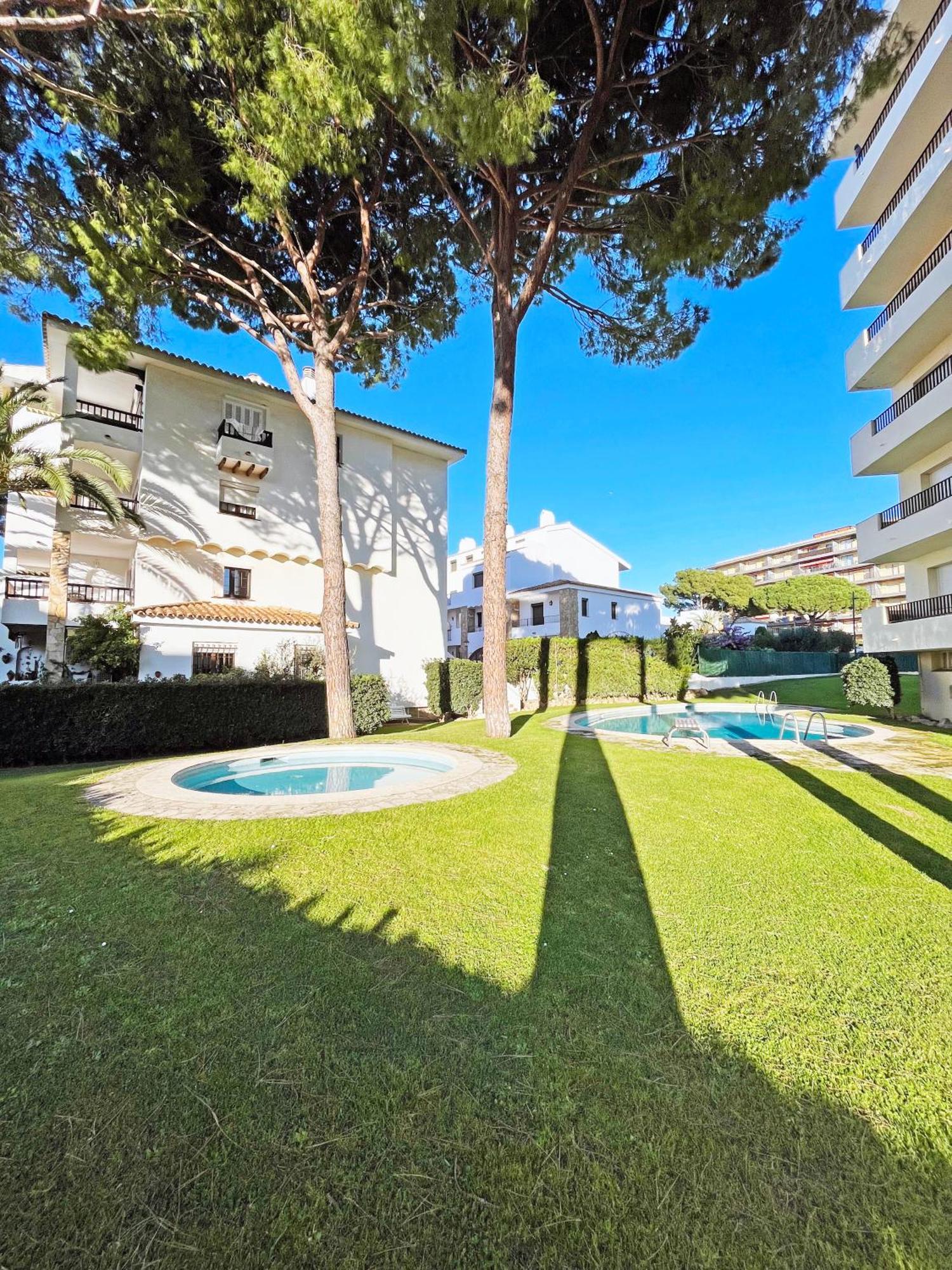 L' Escala Apartamento En La Escala Con Piscina Y Parking מראה חיצוני תמונה